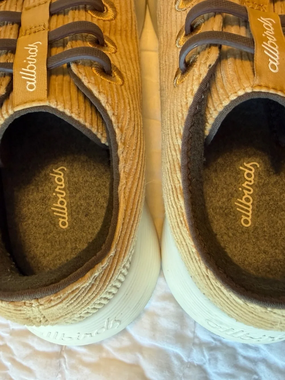 ALLBIRDS Runner Go Corduroy Sneakers Men’s 9.5 Tan